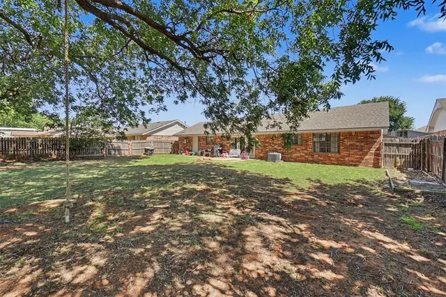 Photo 7 — 404 Kimberly Drive, Elk City, OK 73644