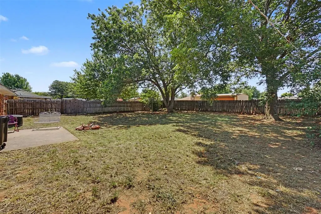 Photo 9 — 404 Kimberly Drive, Elk City, OK 73644
