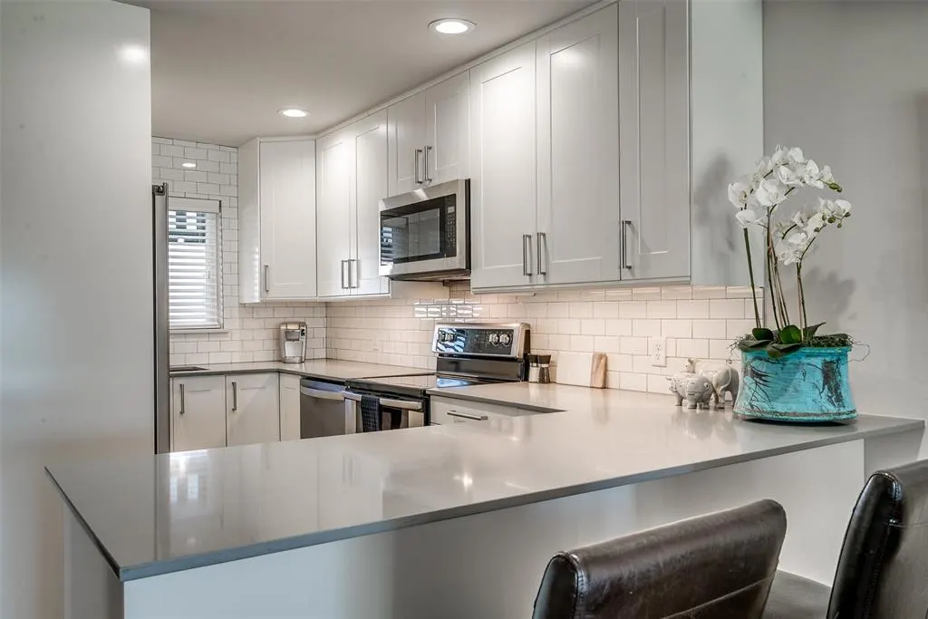 Photo 11 — 1110 Sherwood Lane 212, Nichols Hills, OK 73116