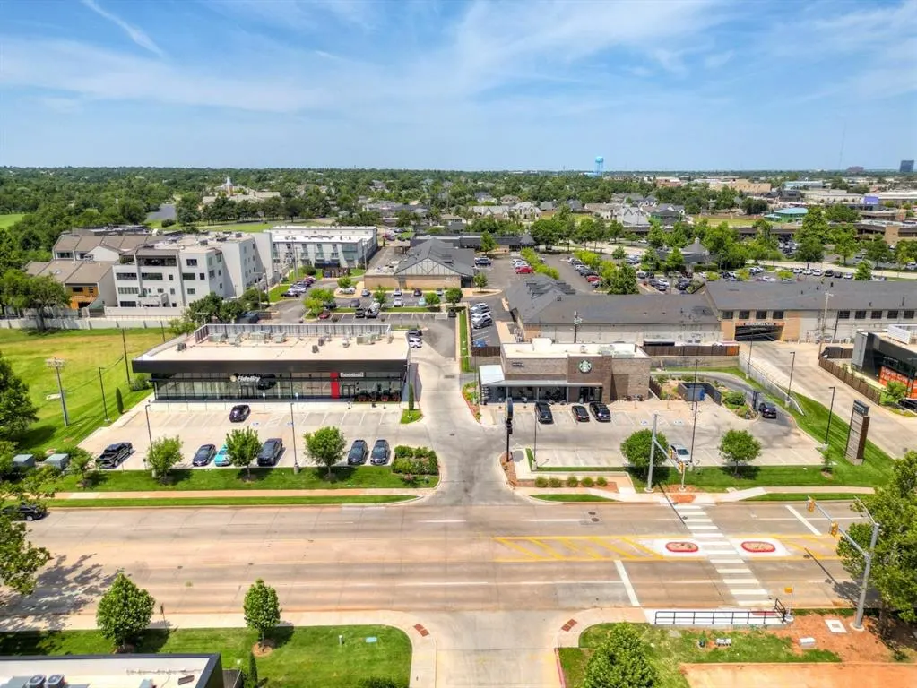 Photo 33 — 1110 Sherwood Lane 212, Nichols Hills, OK 73116