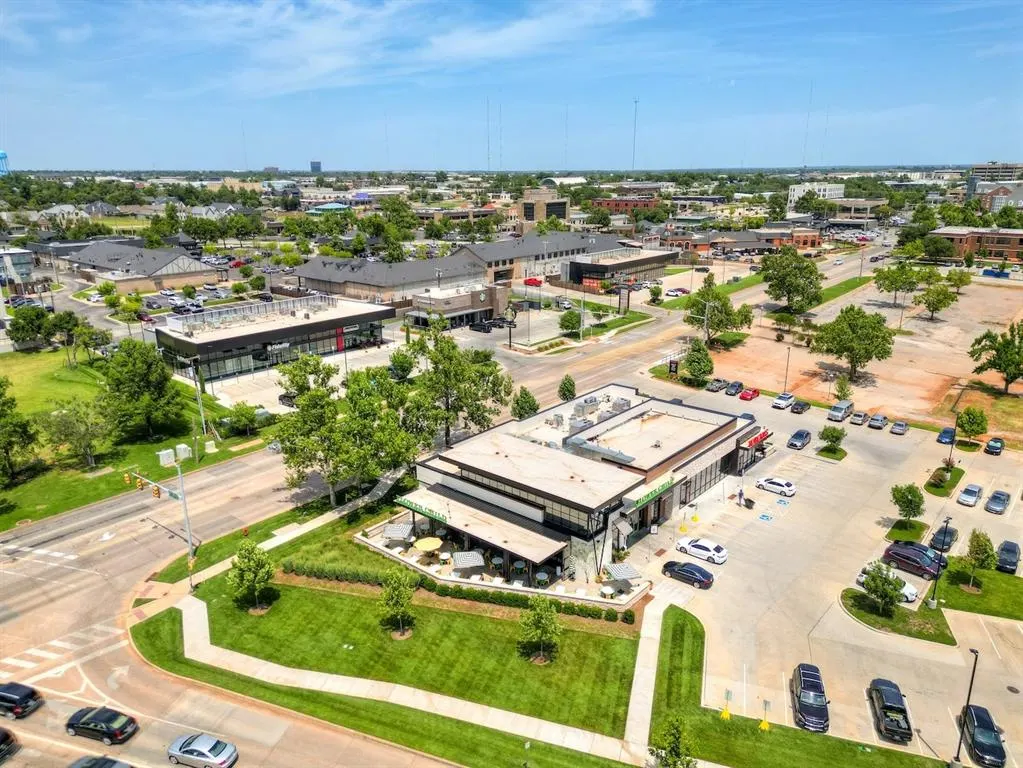 Photo 34 — 1110 Sherwood Lane 212, Nichols Hills, OK 73116