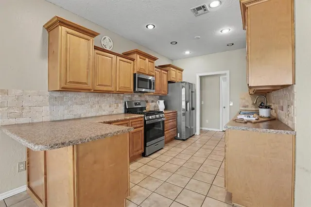 Photo 6 — 2008 N Branden Lane, Edmond, OK 73003