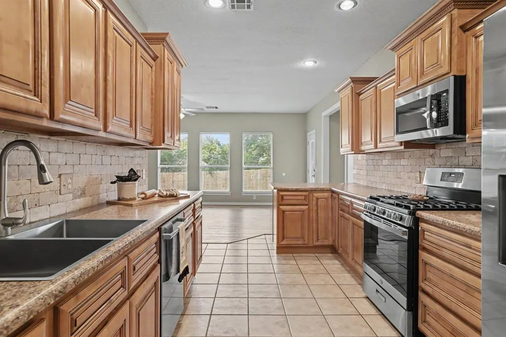 Photo 8 — 2008 N Branden Lane, Edmond, OK 73003