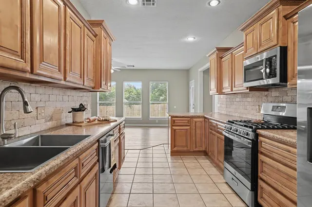 Photo 8 — 2008 N Branden Lane, Edmond, OK 73003