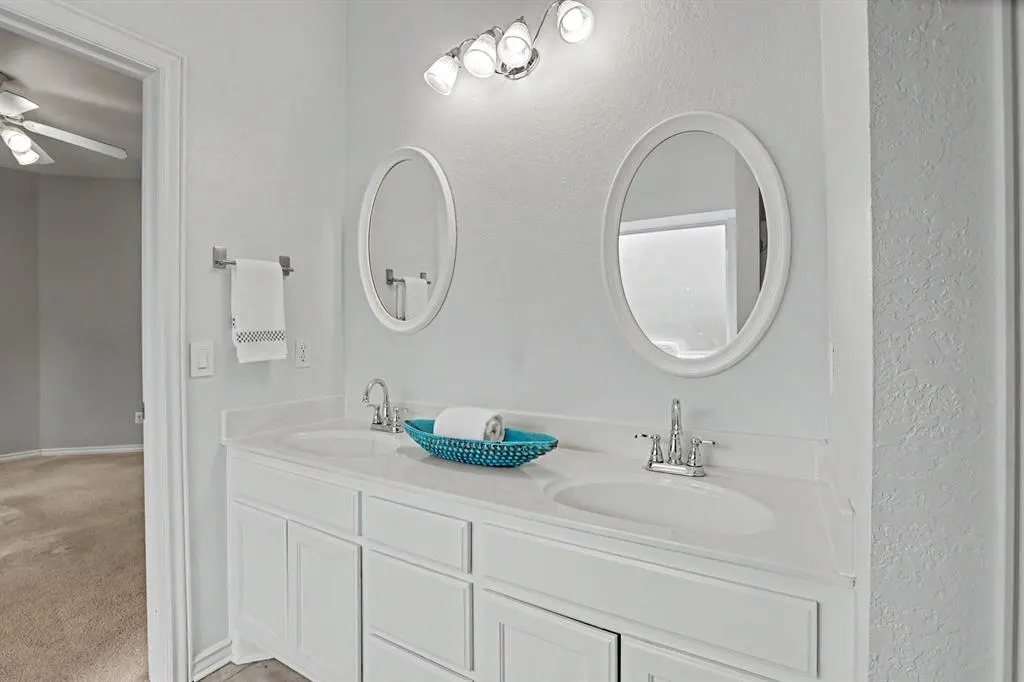 Photo 11 — 2008 N Branden Lane, Edmond, OK 73003