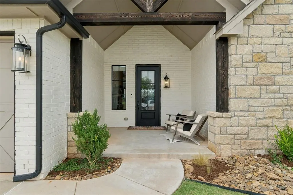 Photo 2 — 701 Maple Hill Road, Norman, OK 73069