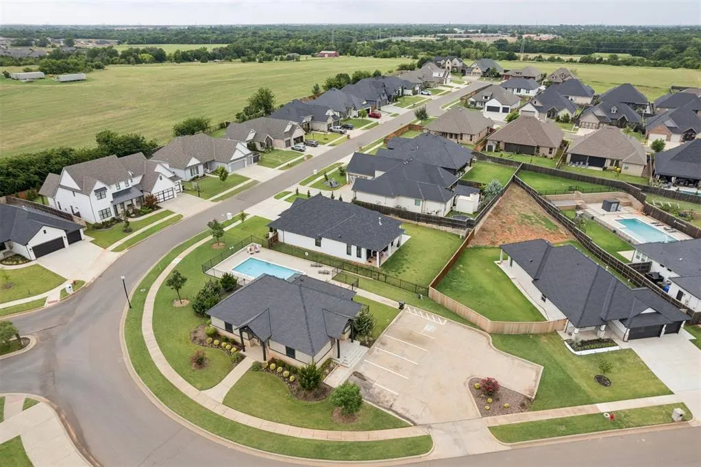 Photo 5 — 701 Maple Hill Road, Norman, OK 73069