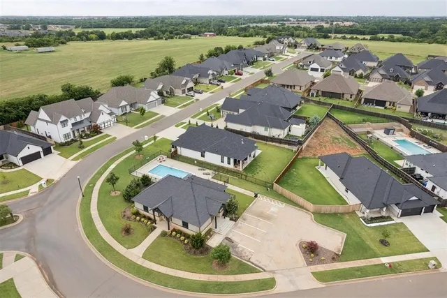 Photo 5 — 701 Maple Hill Road, Norman, OK 73069
