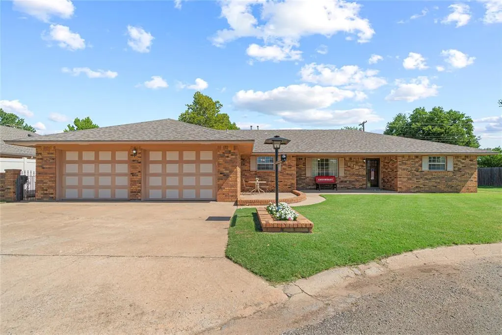 Photo 2 — 1316 Caudill Drive, Watonga, OK 73772