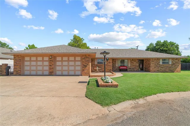 Photo 2 — 1316 Caudill Drive, Watonga, OK 73772