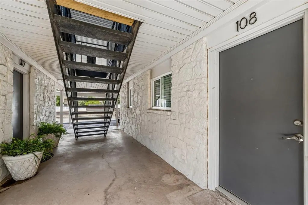 Photo 3 — 1110 Sherwood Lane 108, Oklahoma City, OK 73116