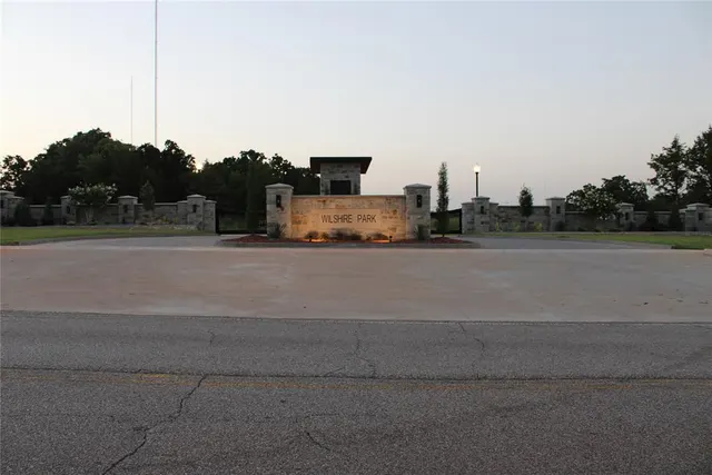 Photo 3 — 8101 W Wilshire Park Drive, Oklahoma City, OK 73111