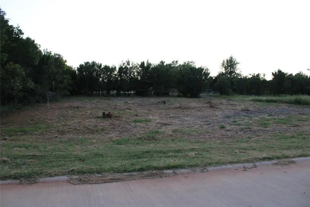Photo 5 — 8101 W Wilshire Park Drive, Oklahoma City, OK 73111