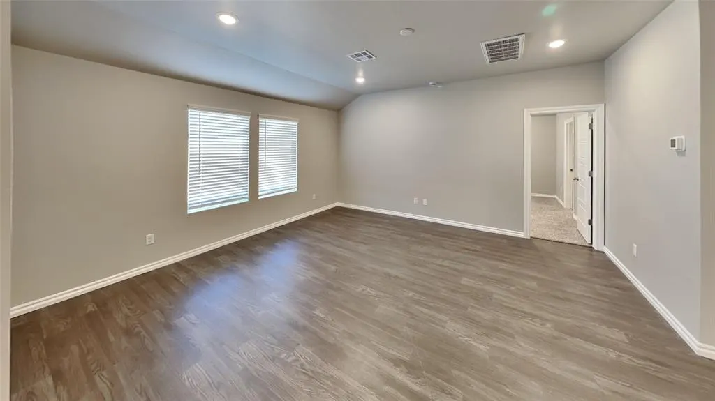 Photo 4 — 2733 Dennis Drive, Yukon, OK 73099