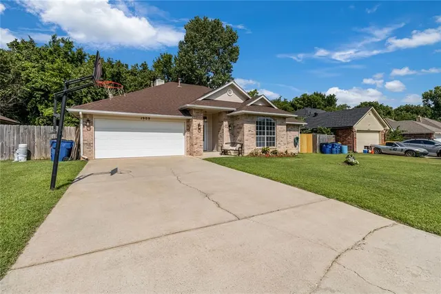 Photo 2 — 1909 Cherokee Trail, Choctaw, OK 73020