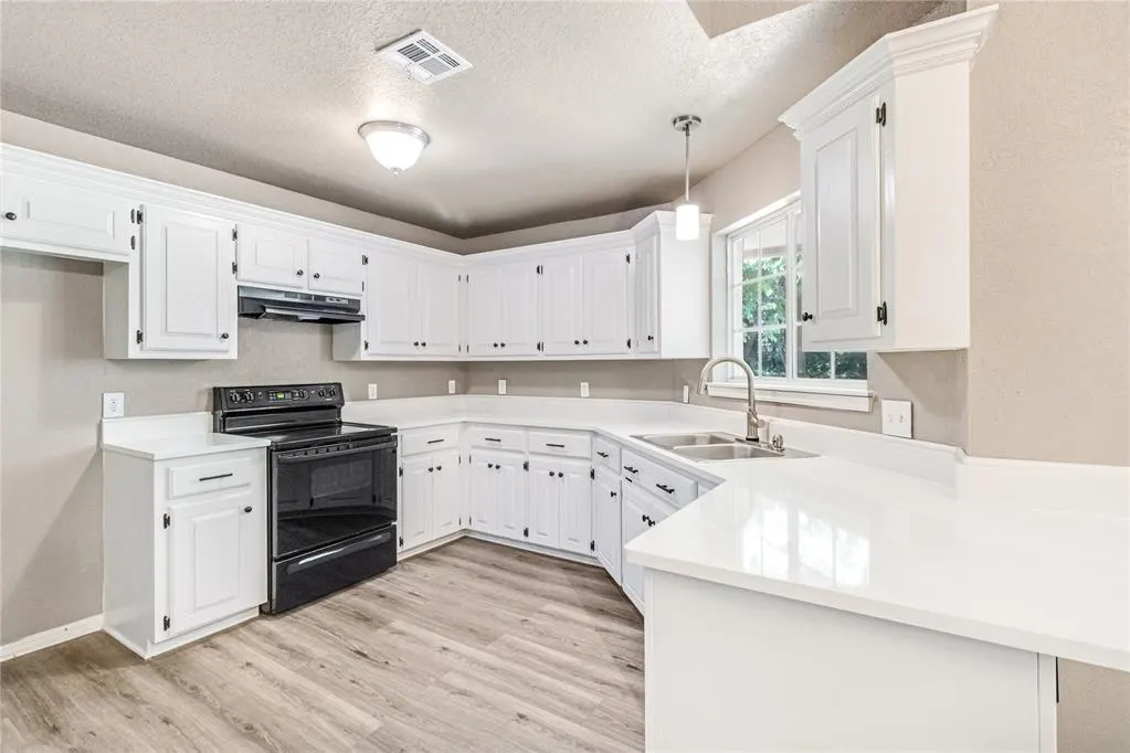 Photo 10 — 1909 Cherokee Trail, Choctaw, OK 73020