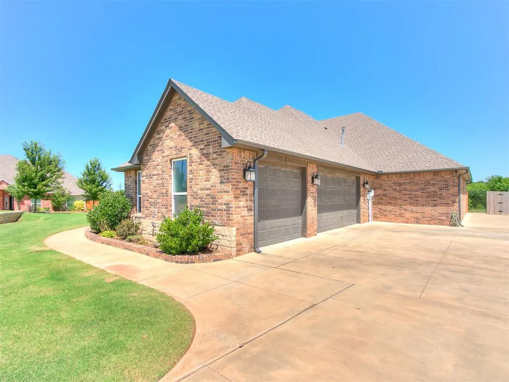 Photo 4 — 3001 Firefly Drive, Norman, OK 73071