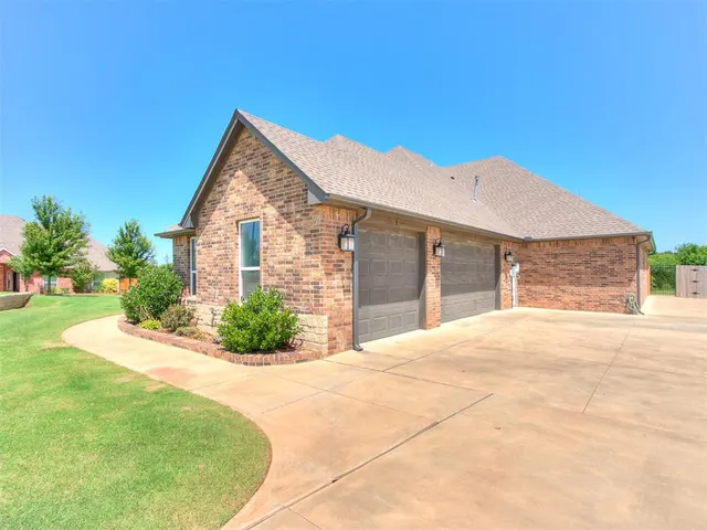 Photo 4 — 3001 Firefly Drive, Norman, OK 73071