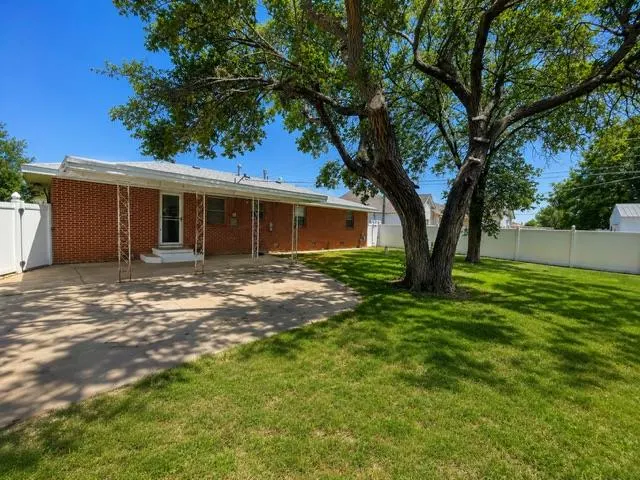 Photo 11 — 108 S 6th Street, Sentinel, OK 73664