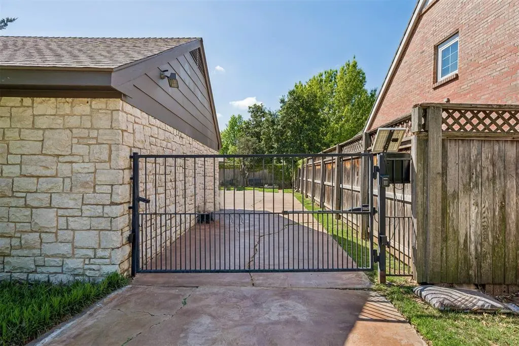 Photo 7 — 3012 Red Oak Road, Oklahoma City, OK 73120