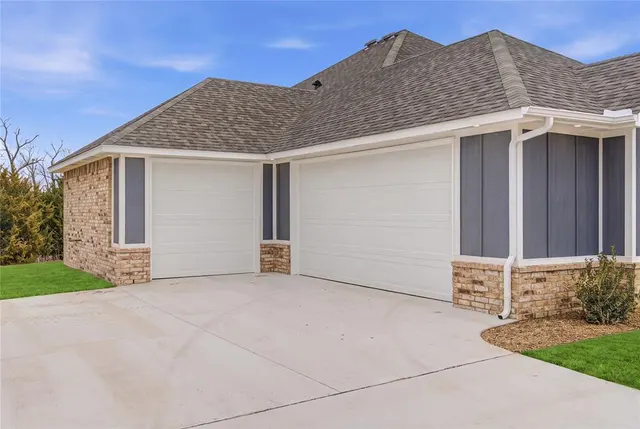 Photo 5 — 11161 Black Lion Court, Blanchard, OK 73010