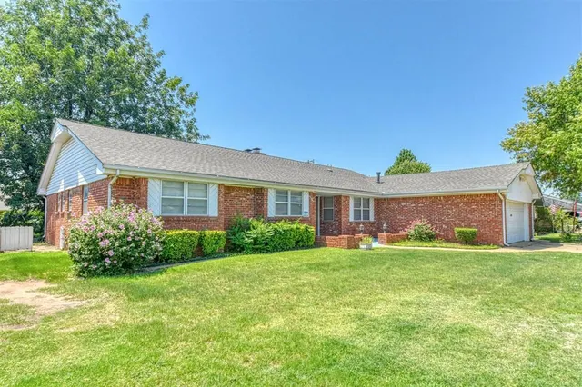 Photo 2 — 1416 SW 71st Street, Oklahoma City, OK 73159