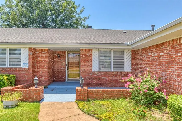 Photo 3 — 1416 SW 71st Street, Oklahoma City, OK 73159