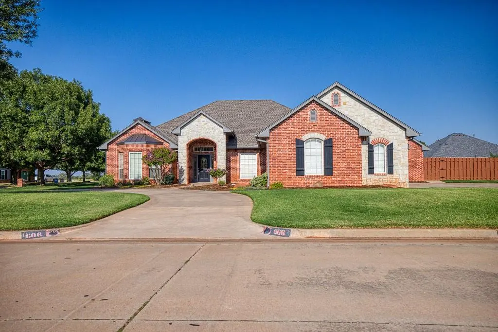 Photo 3 — 606 Frank Drive, Okarche, OK 73762