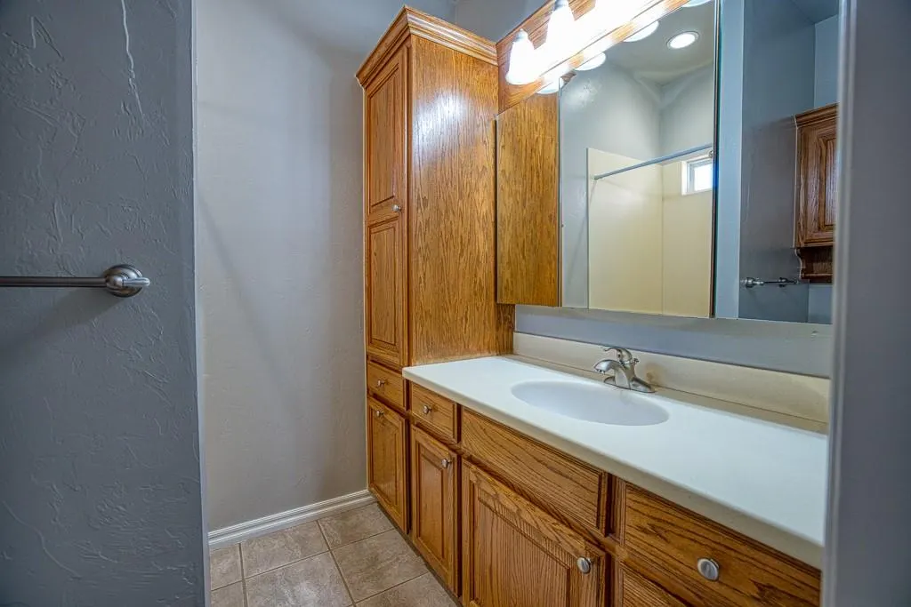 Photo 34 — 606 Frank Drive, Okarche, OK 73762