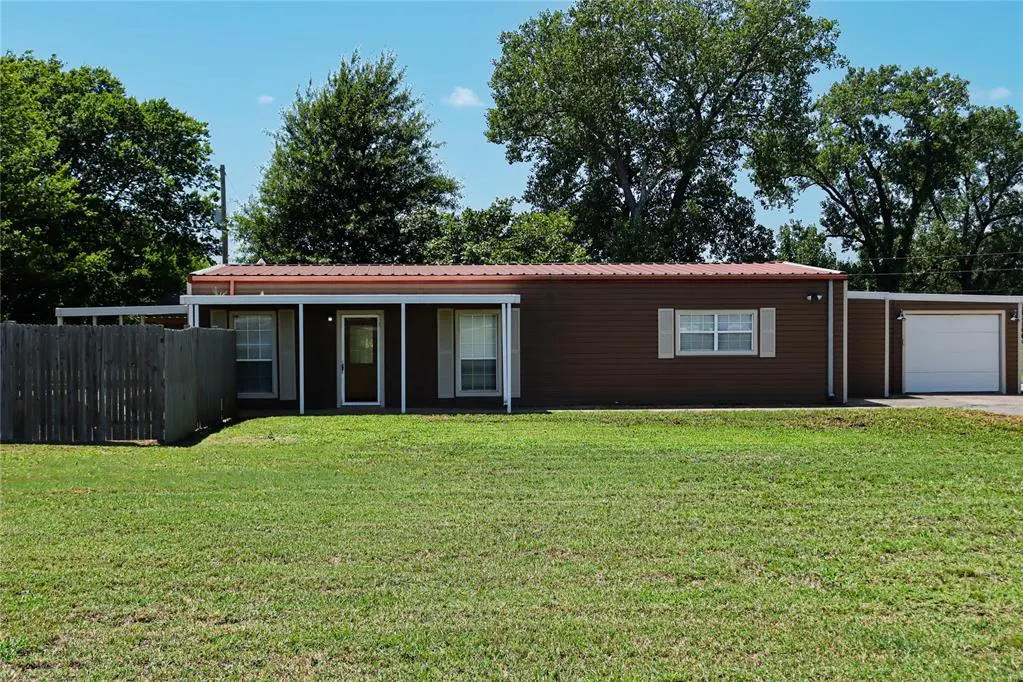 Front exterior — 711 Airport Road, Prague, OK 74864