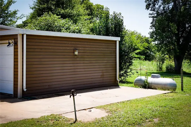 Photo 3 — 711 Airport Road, Prague, OK 74864