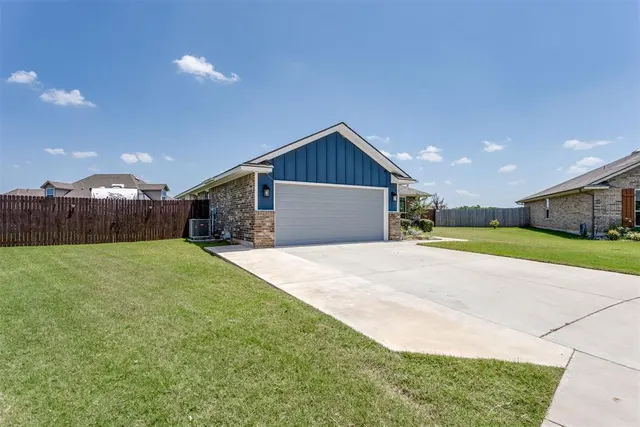 Photo 2 — 1780 Gladington Court, Newcastle, OK 73065
