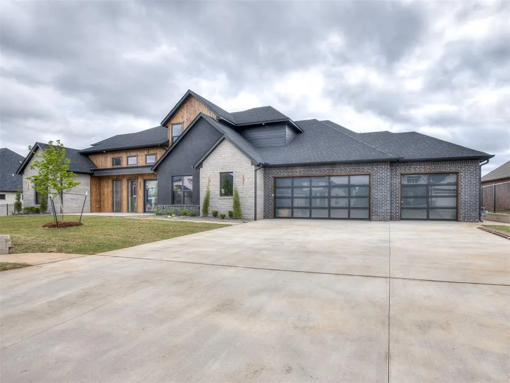 Photo 3 — 13112 Mackinac Island Drive, Oklahoma City, OK 73142
