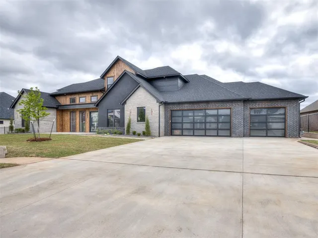 Photo 3 — 13112 Mackinac Island Drive, Oklahoma City, OK 73142