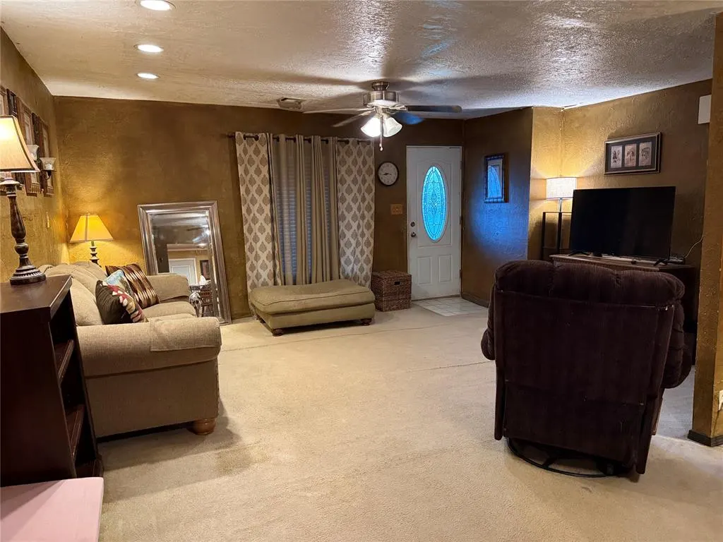 Photo 4 — 400 N 6th Street, Noble, OK 73068