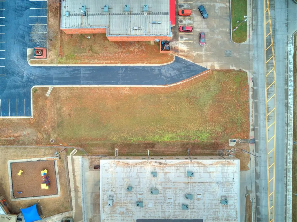 Photo 5 — 1308 Holly Avenue, Yukon, OK 73099
