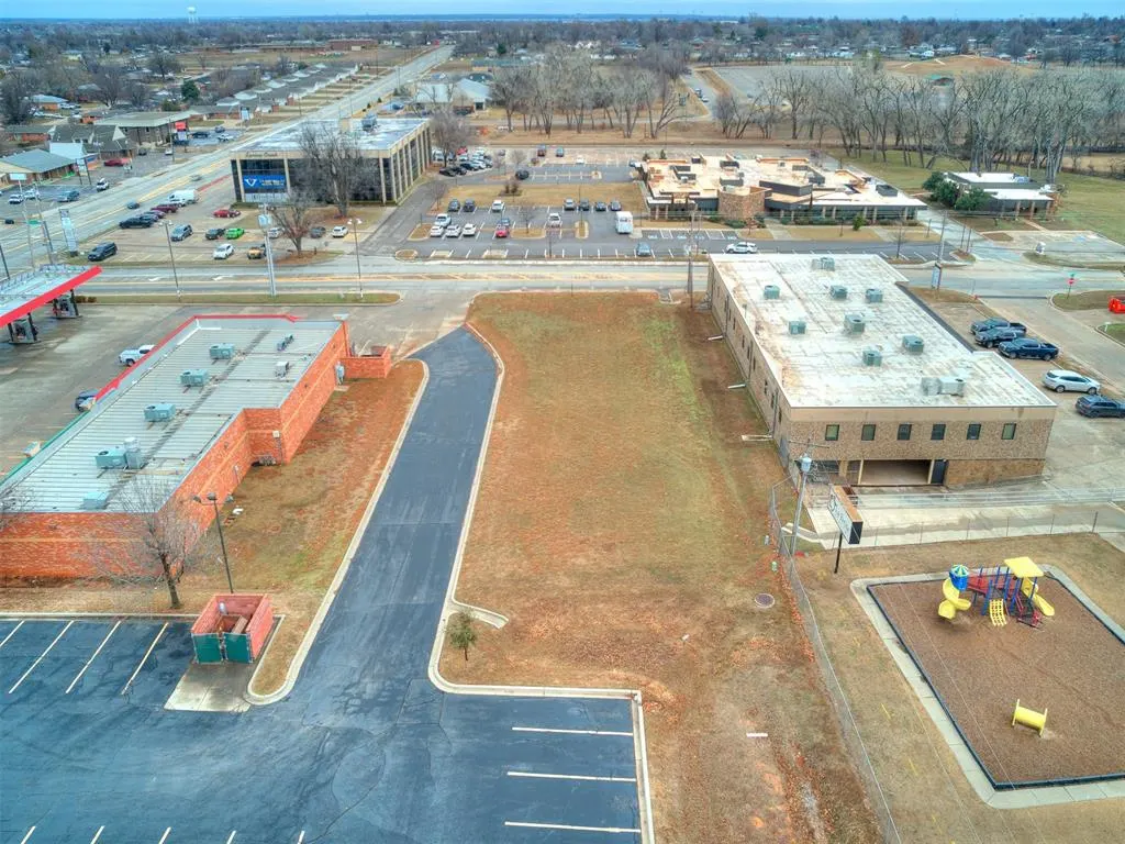 Photo 6 — 1308 Holly Avenue, Yukon, OK 73099