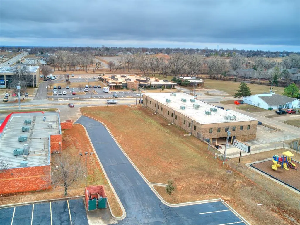 Photo 8 — 1308 Holly Avenue, Yukon, OK 73099