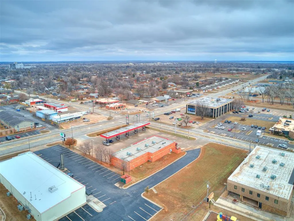 Photo 9 — 1308 Holly Avenue, Yukon, OK 73099