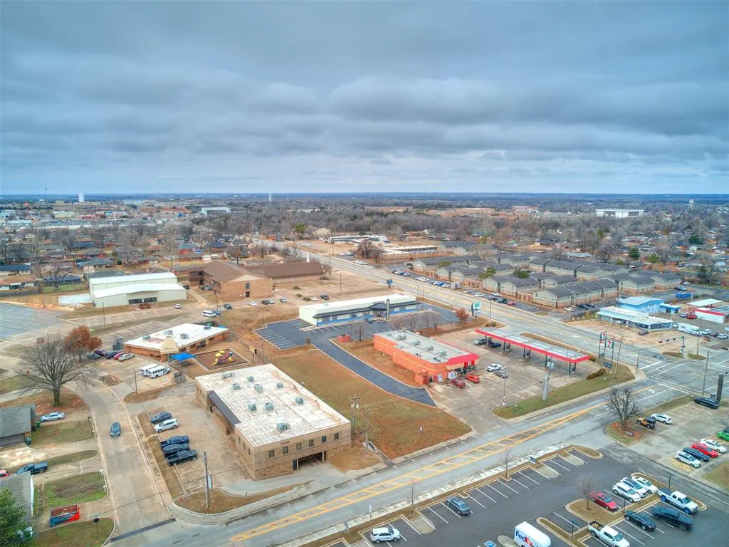 Photo 10 — 1308 Holly Avenue, Yukon, OK 73099