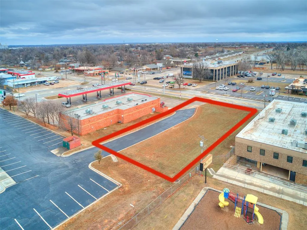 Photo 11 — 1308 Holly Avenue, Yukon, OK 73099
