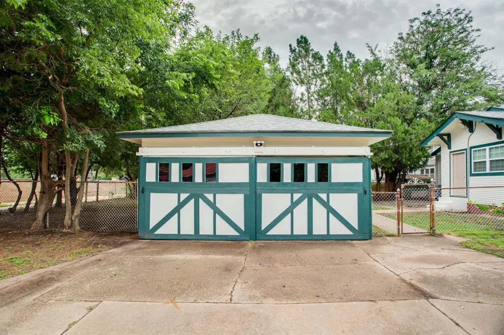 Photo 42 — 1324 W Maine Street, Enid, OK 73703