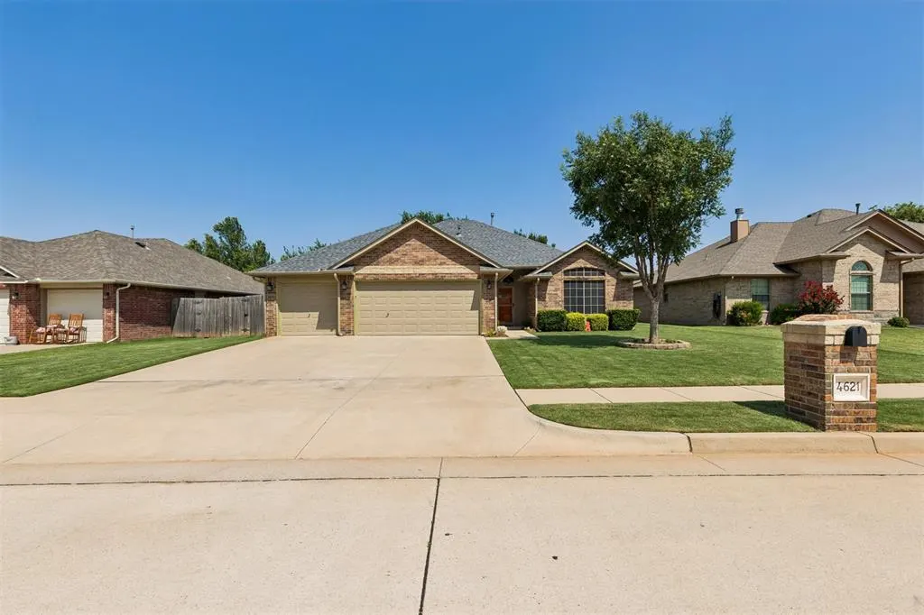 Photo 5 — 4621 Oasis Lane, Yukon, OK 73099