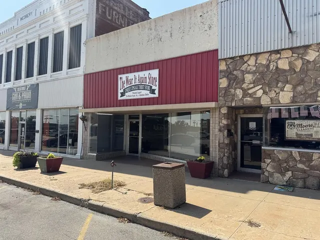 Photo 5 — 416 Frisco Avenue, Clinton, OK 73601
