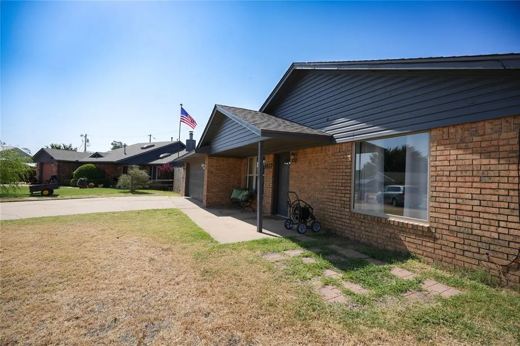 Photo 3 — 1417 Allyson Circle, Altus, OK 73521