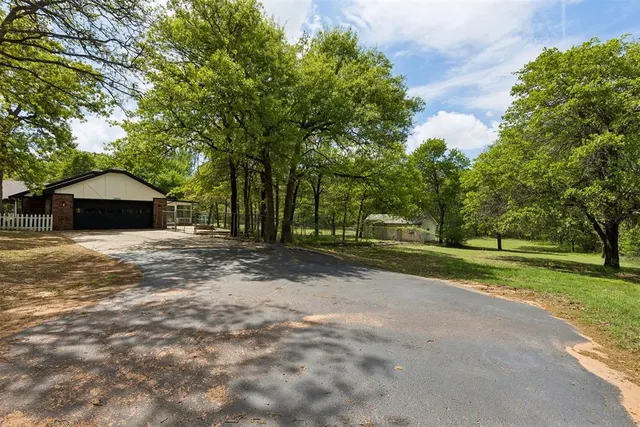 Photo 4 — 10331 Black Oaks Drive, Oklahoma City, OK 73165