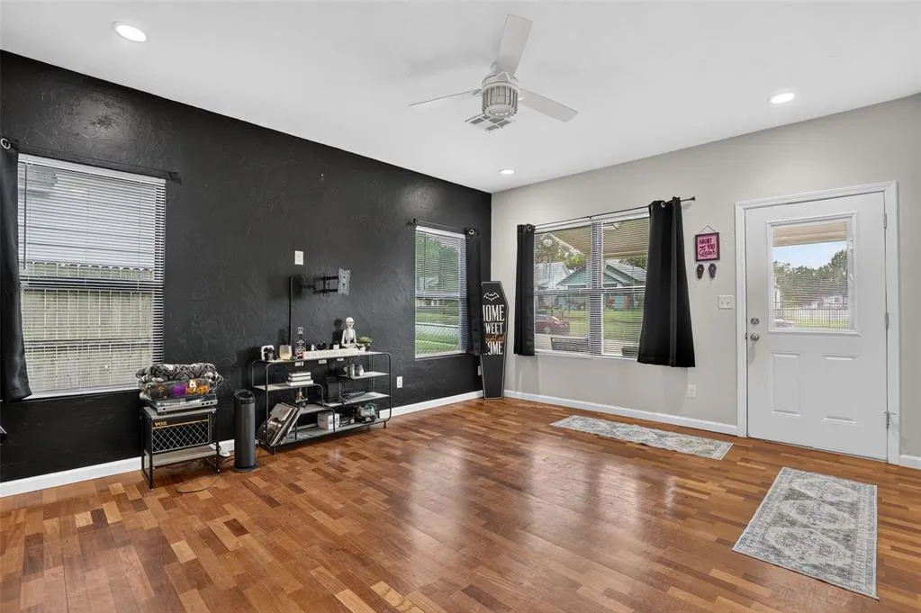Photo 5 — 414 N Division Street, Guthrie, OK 73044