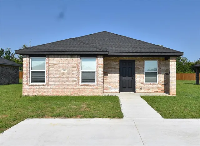 Front exterior — 729 Elm Street, Seminole, OK 74868