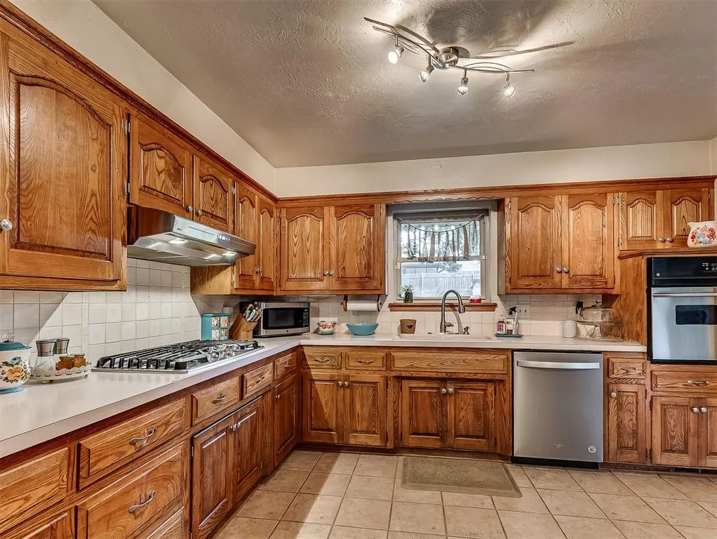 Photo 15 — 3516 Rolling Lane, Midwest City, OK 73110