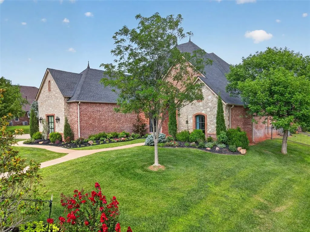 Photo 3 — 22002 White Pine Circle, Edmond, OK 73012